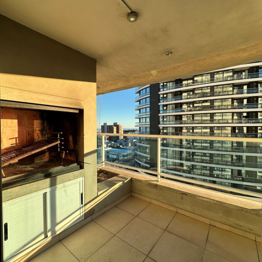 Apartamento ID.73 - Alquiler Exclusivo apartamento amueblado en Buceo 1 dormitorio piso 12 con garaje en edificio Diamantis Plaza.