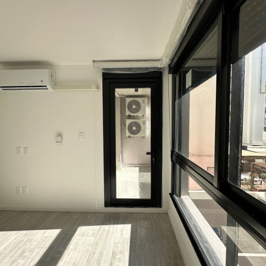 Apartamento ID.125 - Alquiler apartamento en Punta Carretas  Villa Biarritz 1 dormitorio con un año de uso.