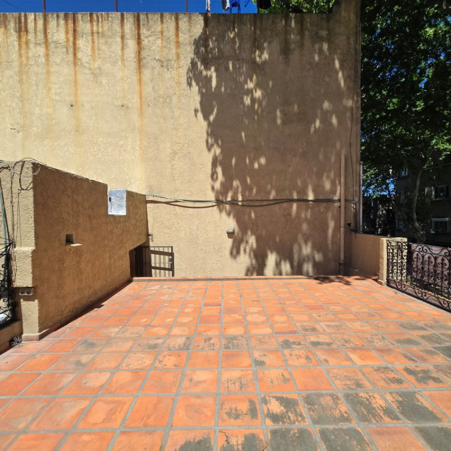 Apartamento ID.111 - Alquiler apartamento en Centro 2 dormitorios con terraza de uso exclusivo sin gastos comunes.