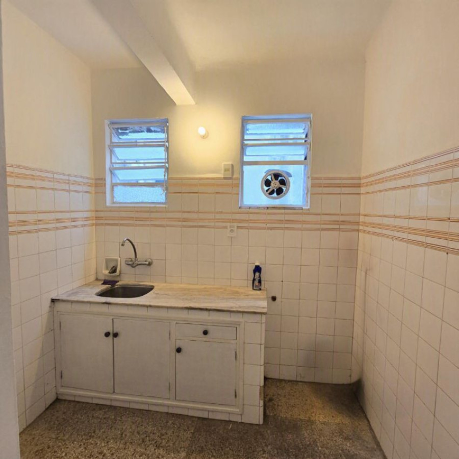 Apartamento ID.153 - Alquiler Apartamento en zona Centro, 3 dormitorios, baño y balcón