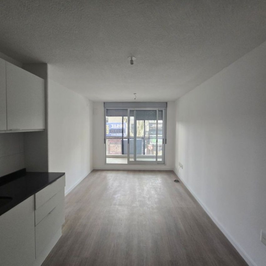 Apartamento ID.250 - Venta apartamento, un dormitorio y patio, Cordón.