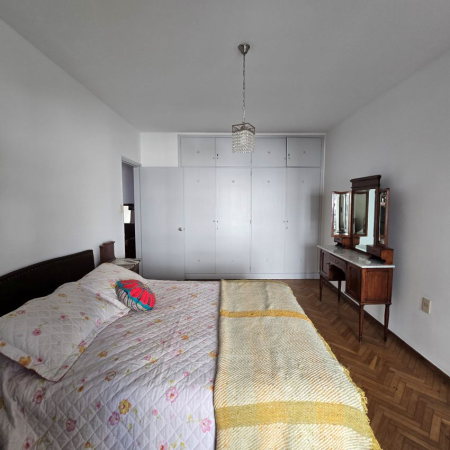 Apartamento ID.91 - Alquiler apartamento en Pocitos 3 dormitorios, 2 baños, servicio completo y garaje.