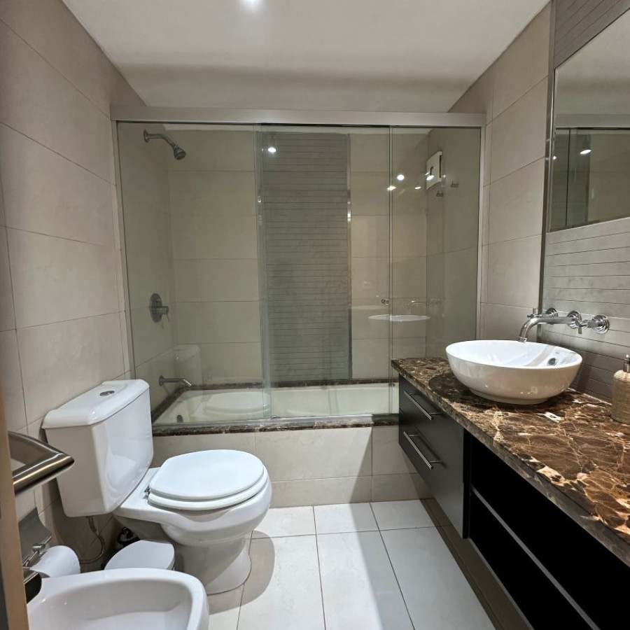 Apartamento ID.73 - Alquiler Exclusivo apartamento amueblado en Buceo 1 dormitorio piso 12 con garaje en edificio Diamantis Plaza.