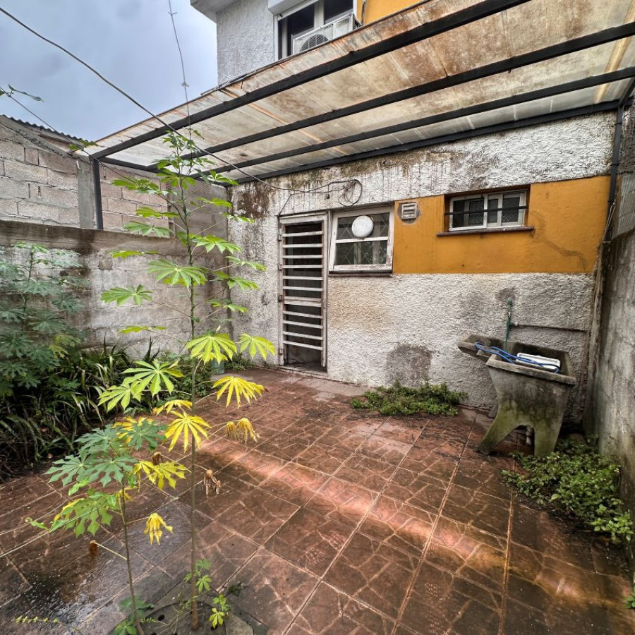 Apartamento ID.191 - Venta casa PH 3 dormitorios en Lezica 
