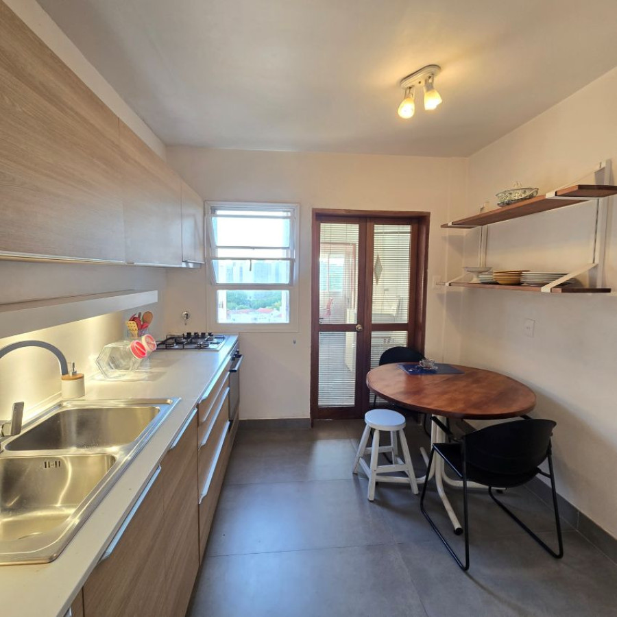 Apartamento ID.170 - Alquiler penthouse en Pocitos 2 dormitorio con garaje y amoblado.