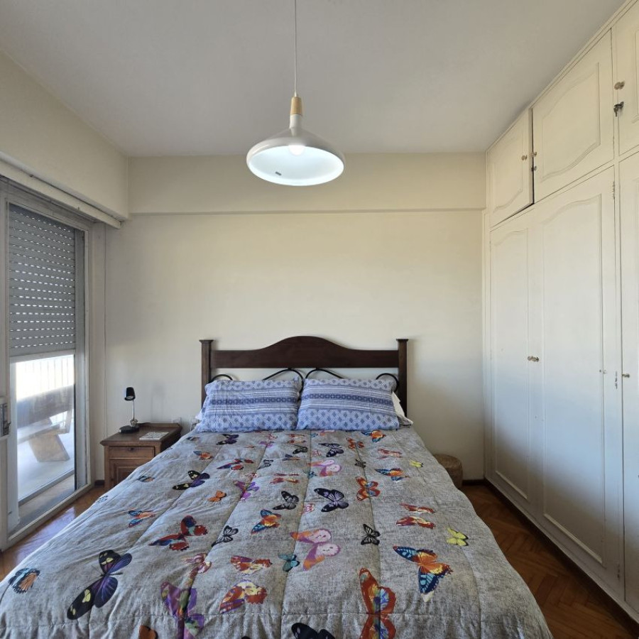 Apartamento ID.175 - Alquiler apartamento en Pocitos frente al mar, 3 dormitorios, 2 baños, servicio y garaje.