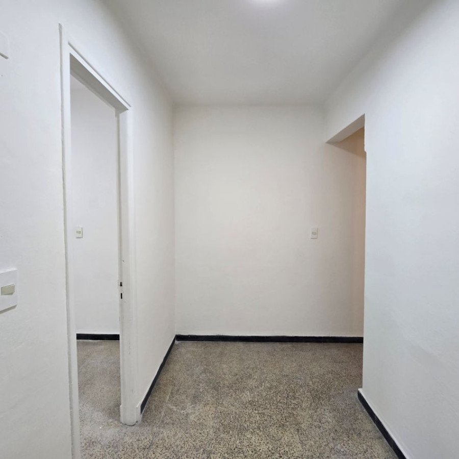 Apartamento ID.153 - Alquiler Apartamento en zona Centro, 3 dormitorios, baño y balcón