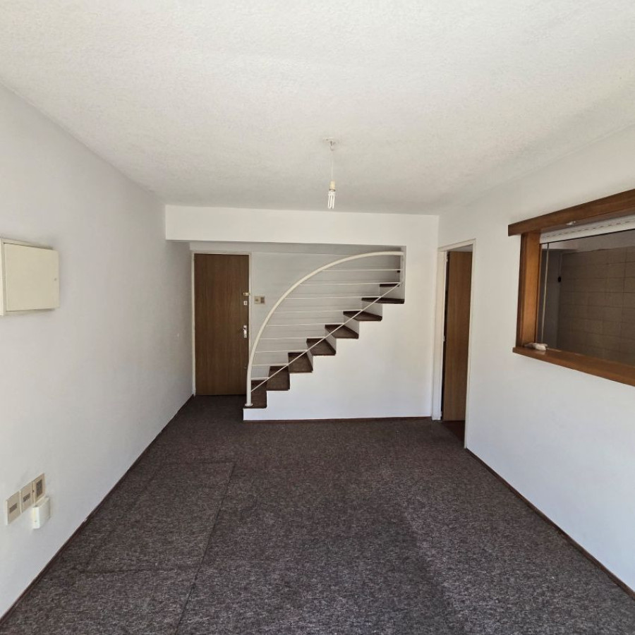 Apartamento ID.126 - Alquiler dúplex Parque Rodó 2 dormitorios con garaje