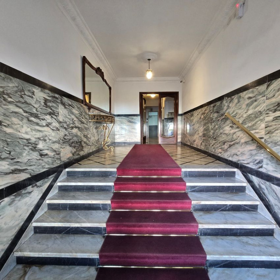 Apartamento ID.128 - Venta apartamento a reciclar Pocitos 3 dormitorios, 2 baños y garaje.