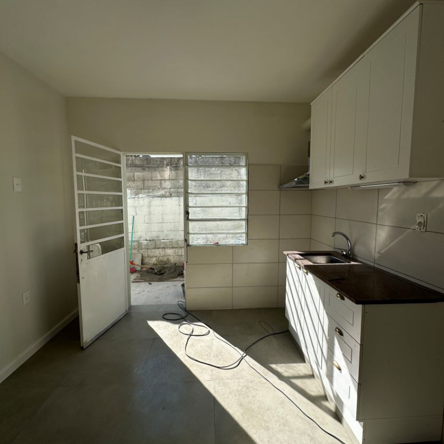 Apartamento ID.129 - Alquiler apartamento en Buceo 2 dormitorios con patio, sin gastos comunes.