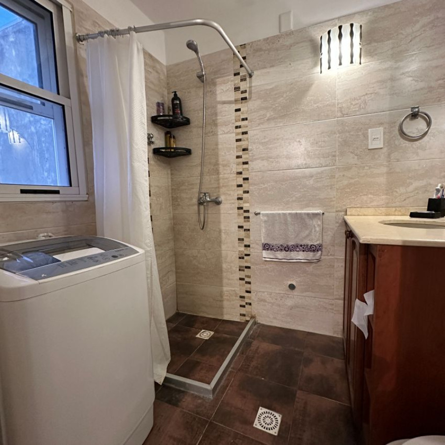 Apartamento ID.83 - Alquiler Centro 2 dormitorios piso 10 con gastos comunes y tributos incluidos.