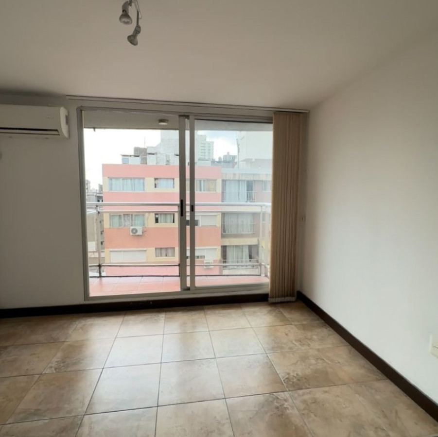 Apartamento ID.159 - Alquiler apartamento en Cordón Sur 1 dormitorio y medio, con balcón al frente.