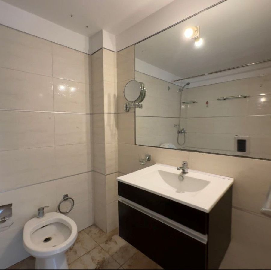 Apartamento ID.159 - Alquiler apartamento en Cordón Sur 1 dormitorio y medio, con balcón al frente.