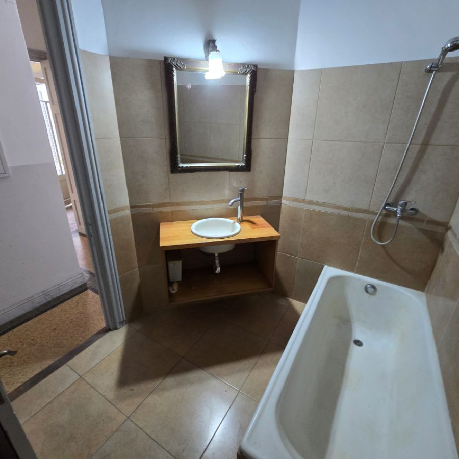 Apartamento ID.48 - Venta apartamento Centro 3 dormitorios con patio.