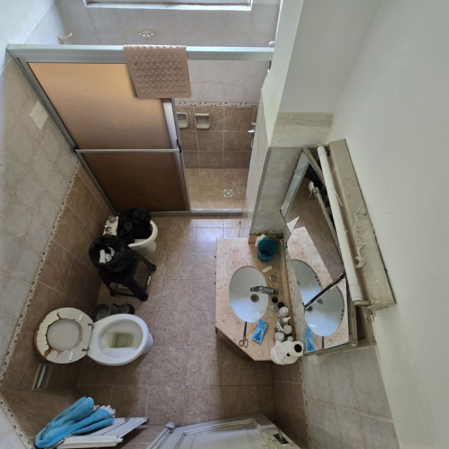 Apartamento ID.128 - Venta apartamento a reciclar Pocitos 3 dormitorios, 2 baños y garaje.