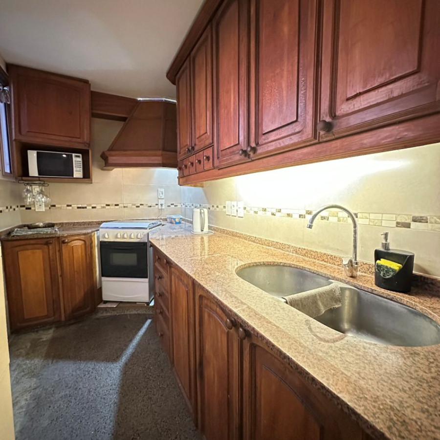 Apartamento ID.83 - Alquiler Centro 2 dormitorios piso 10 con gastos comunes y tributos incluidos.