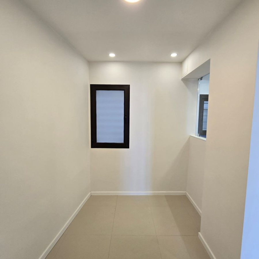 Apartamento ID.123 - Alquiler apartamento en Pocitos a estrenar, 3 dormitorios (una master suite), 3 baños, balcón, patio, garaje lugar fijo y pieza box adjunta.