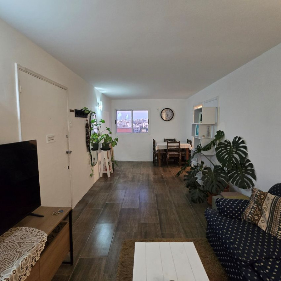 Apartamento ID.83 - Alquiler Centro 2 dormitorios piso 10 con gastos comunes y tributos incluidos.