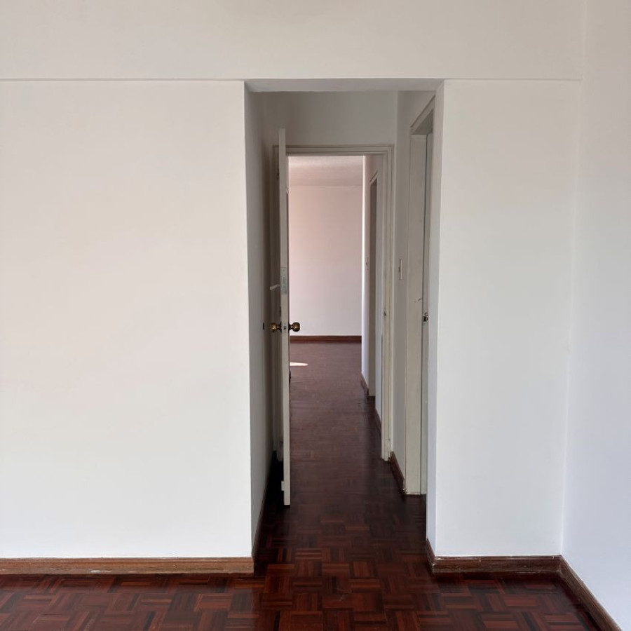 Apartamento ID.197 - Alquiler Apartamento 2 dormitorios en Pocitos con divisiones, balcón y garaje. 