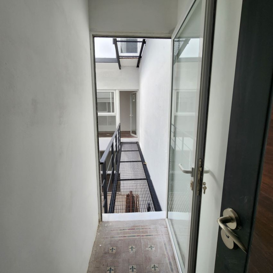 Apartamento ID.179 - Alquiler Apartamento Duplex 2 dormitorio con patio en Barrio Sur con bajos gastos comunes.