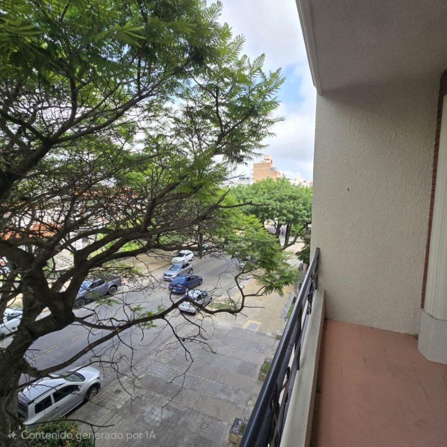 Apartamento ID.128 - Venta apartamento a reciclar Pocitos 3 dormitorios, 2 baños y garaje.