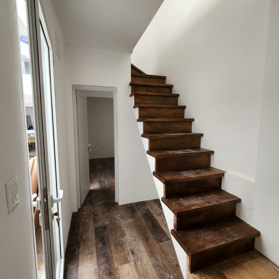 Apartamento ID.179 - Alquiler Apartamento Duplex 2 dormitorio con patio en Barrio Sur con bajos gastos comunes.