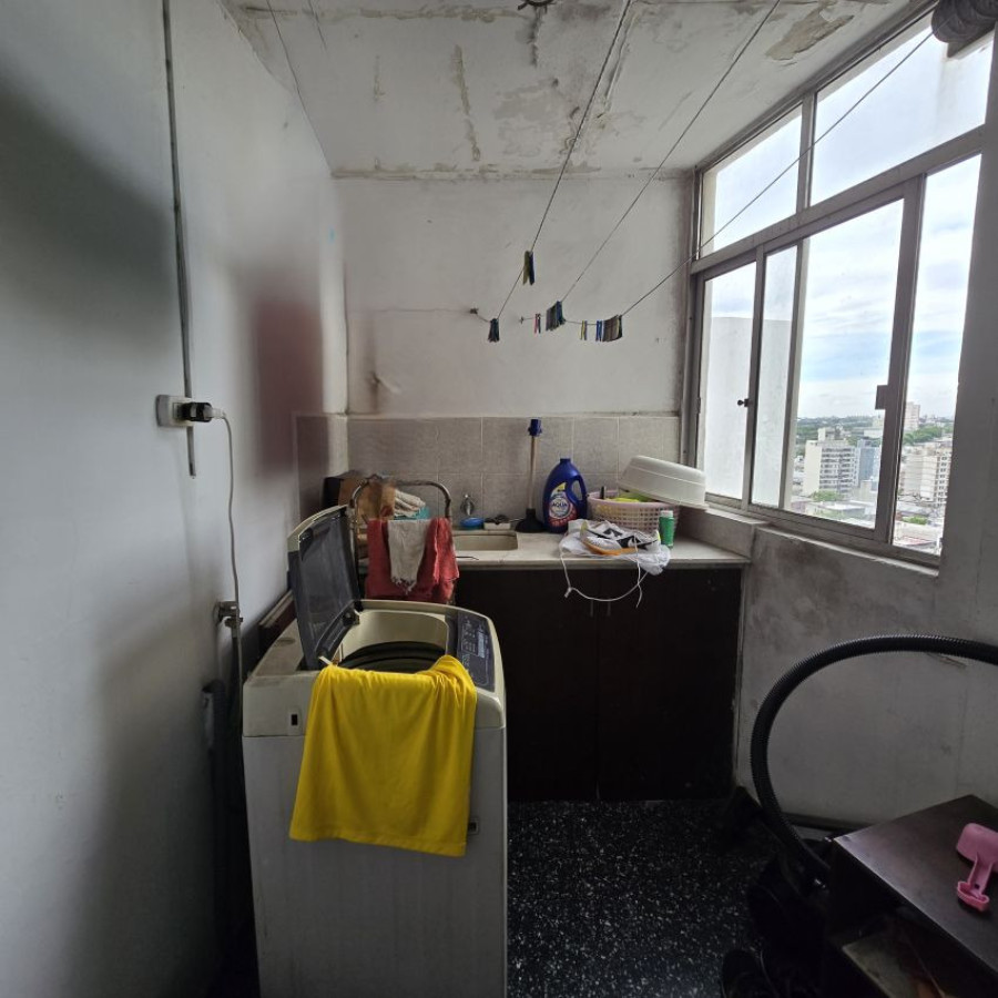 Apartamento ID.120 - Venta apartamento Centro 3 dormitorios, 2 baños y terraza al frente en piso 14.