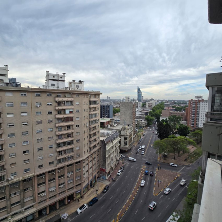 Apartamento ID.120 - Venta apartamento Centro 3 dormitorios, 2 baños y terraza al frente en piso 14.