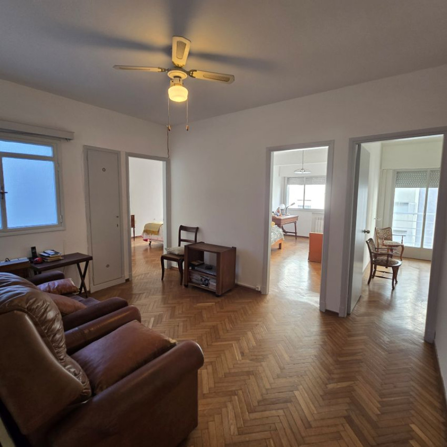 Apartamento ID.91 - Alquiler apartamento en Pocitos 3 dormitorios, 2 baños, servicio completo y garaje.