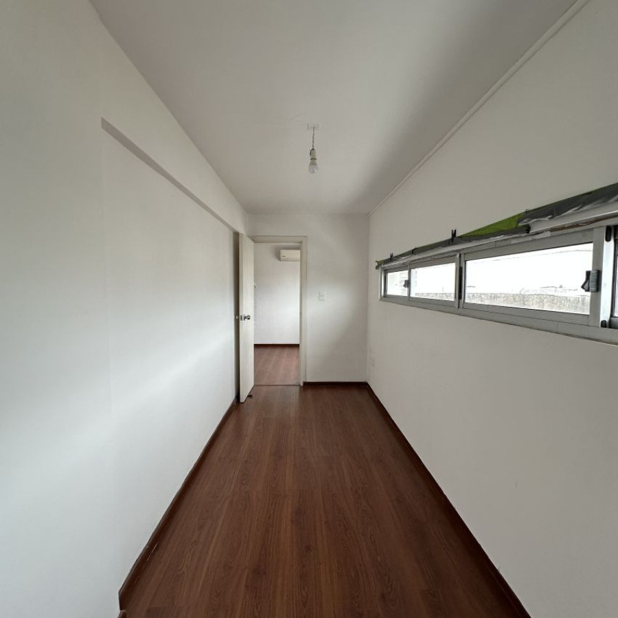 Apartamento ID.159 - Alquiler apartamento en Cordón Sur 1 dormitorio y medio, con balcón al frente.