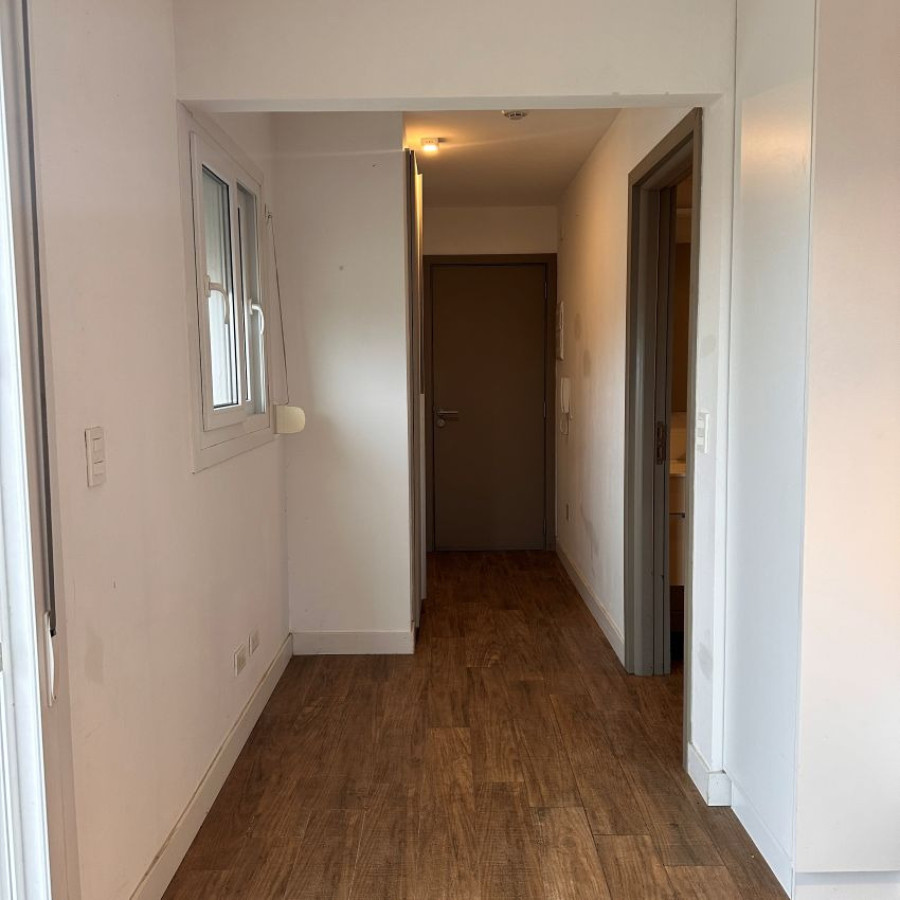 Apartamento ID.186 - Alquiler apartamento monoambiente semi amoblado en Punta Carretas piso 8 con gran terraza.