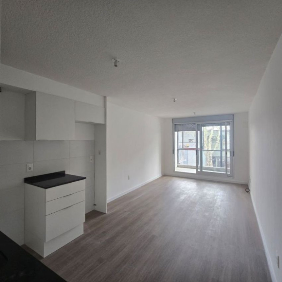 Apartamento ID.249 - Venta apartamento, un dormitorio y patio, Cordón.