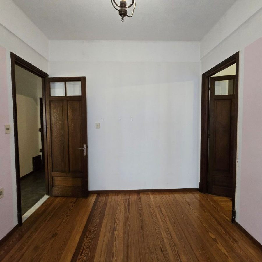 Apartamento ID.51 - Alquiler apartamento en Barrio Sur 2 dormitorios, 2 baños, vestidor y calefacción central.