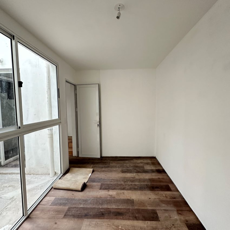 Apartamento ID.179 - Alquiler Apartamento Duplex 2 dormitorio con patio en Barrio Sur con bajos gastos comunes.