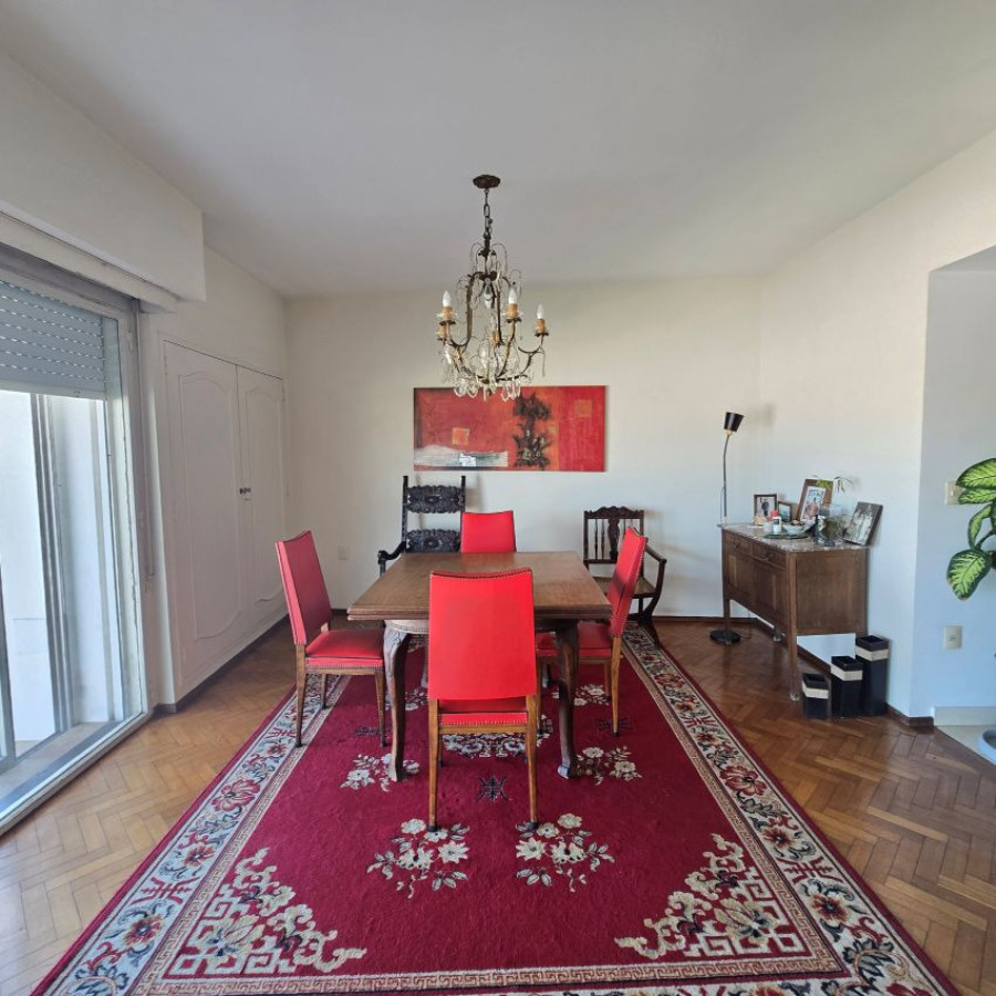 Apartamento ID.175 - Alquiler apartamento en Pocitos frente al mar, 3 dormitorios, 2 baños, servicio y garaje.