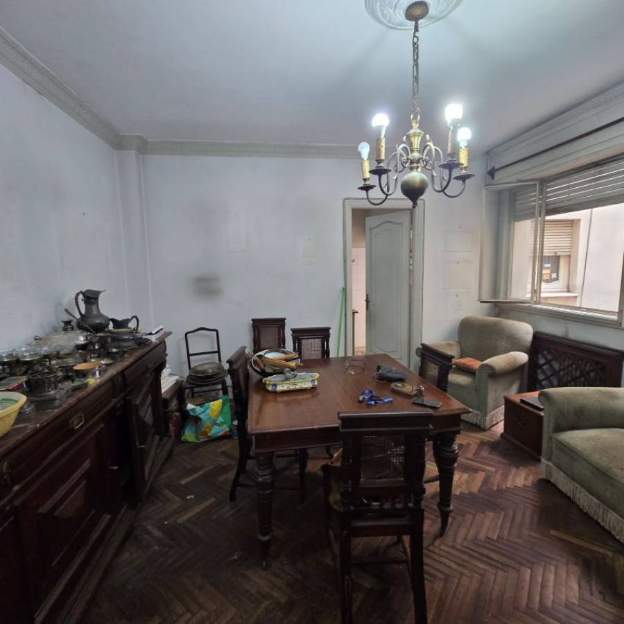 Apartamento ID.128 - Venta apartamento a reciclar Pocitos 3 dormitorios, 2 baños y garaje.