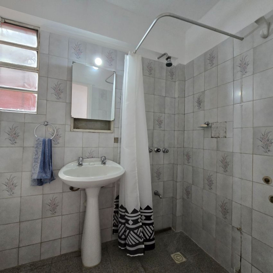 Apartamento ID.148 - Alquiler apartamento en Ciudad Vieja 1 dormitorio con patio.