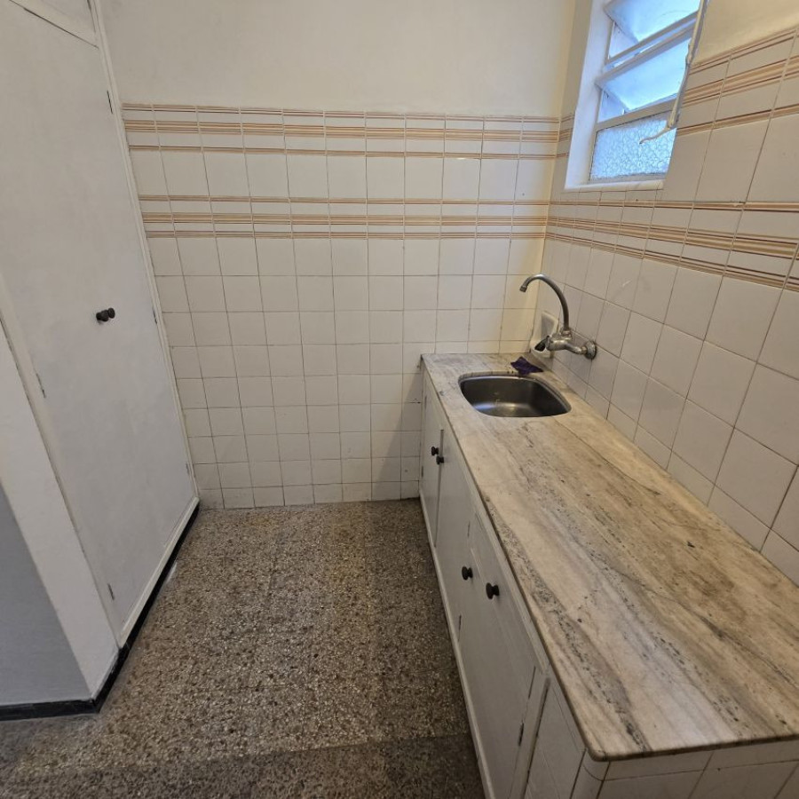 Apartamento ID.153 - Alquiler Apartamento en zona Centro, 3 dormitorios, baño y balcón
