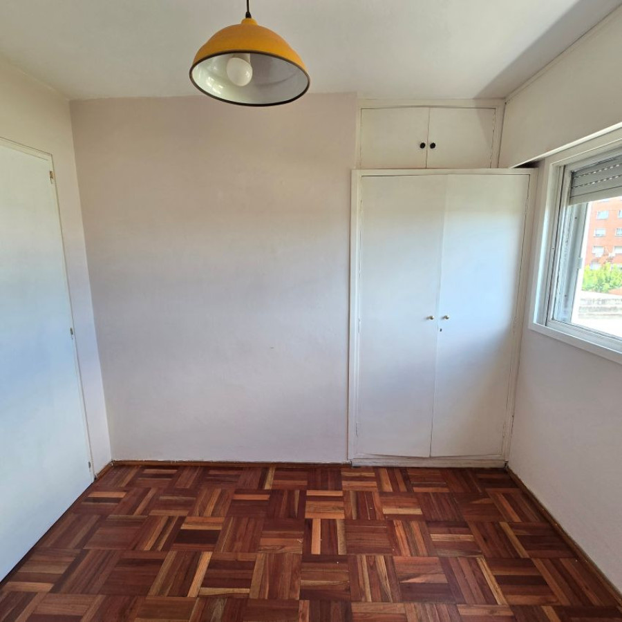 Apartamento ID.161 - Alquiler apartamento en Prado 3 dormitorios, baño, cocina definida y garaje opcional.