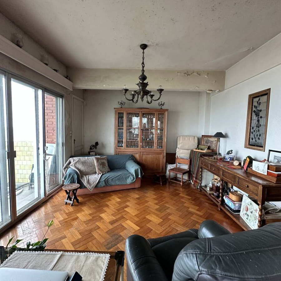 Apartamento ID.79 - Venta apartamento Barrio Sur 3 dormitorios, 2 baños y servicio.