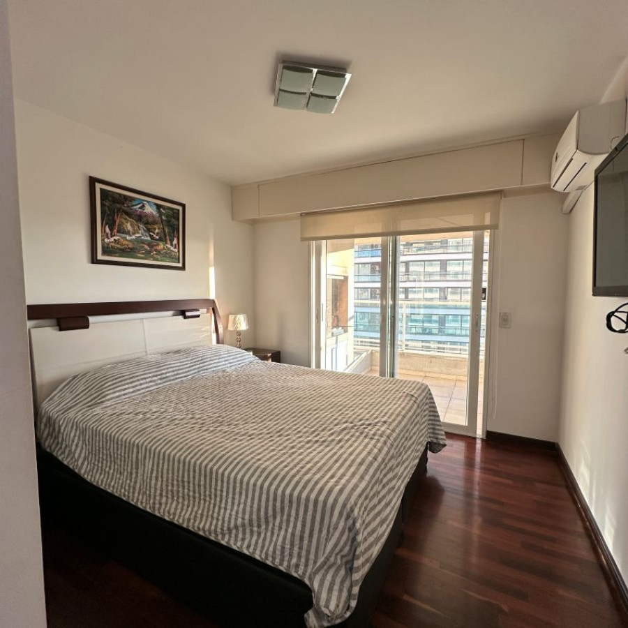 Apartamento ID.73 - Alquiler Exclusivo apartamento amueblado en Buceo 1 dormitorio piso 12 con garaje en edificio Diamantis Plaza.