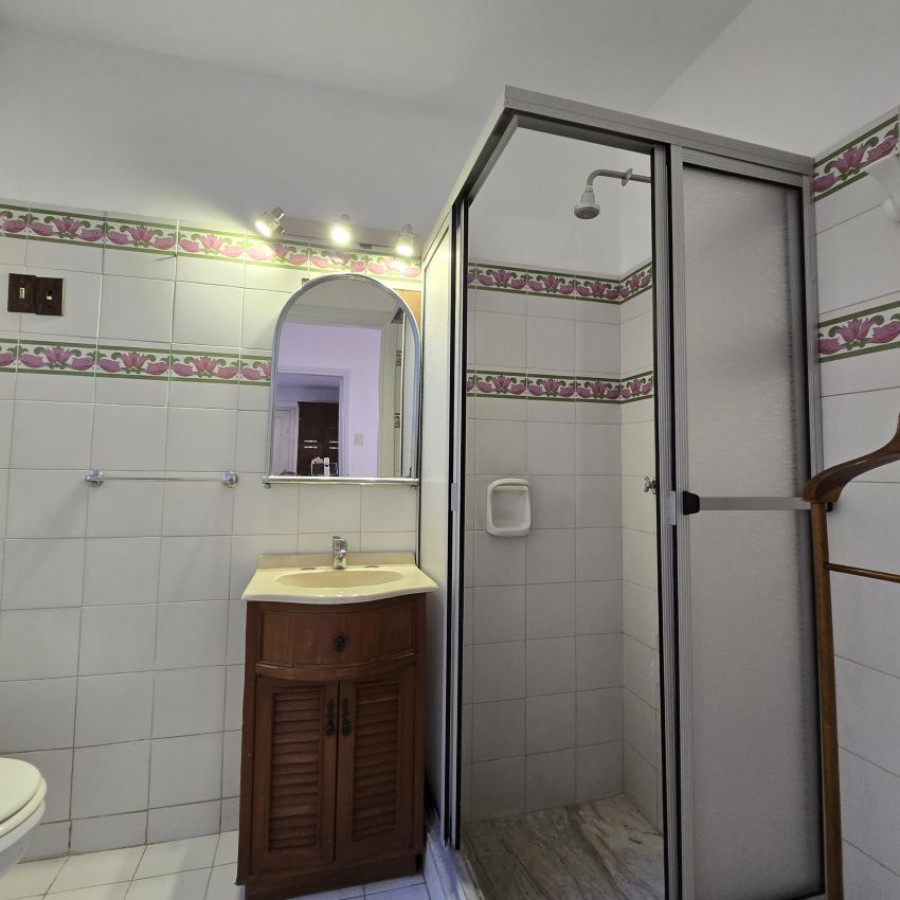 Apartamento ID.91 - Alquiler apartamento en Pocitos 3 dormitorios, 2 baños, servicio completo y garaje.