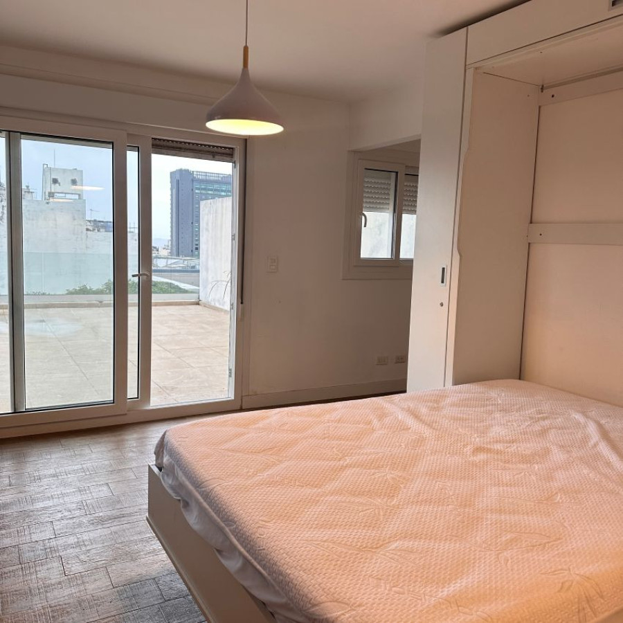 Apartamento ID.186 - Alquiler apartamento monoambiente semi amoblado en Punta Carretas piso 8 con gran terraza.