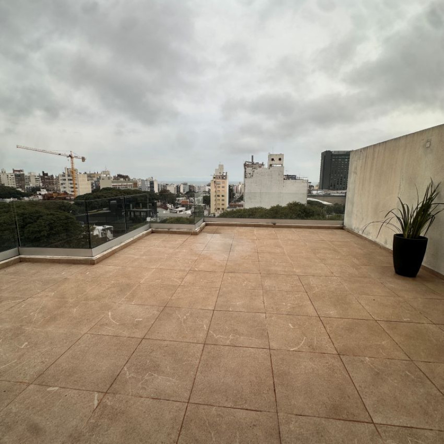 Apartamento ID.186 - Alquiler apartamento monoambiente semi amoblado en Punta Carretas piso 8 con gran terraza.