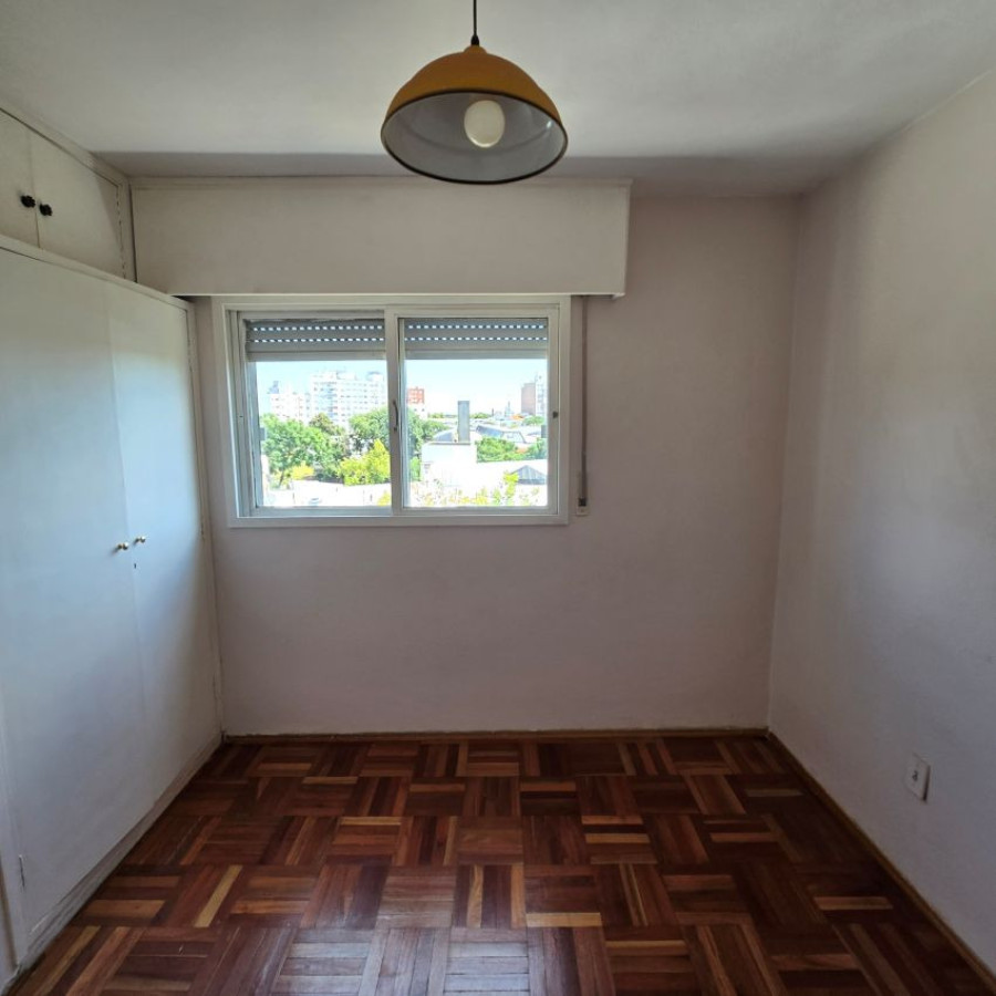 Apartamento ID.161 - Alquiler apartamento en Prado 3 dormitorios, baño, cocina definida y garaje opcional.