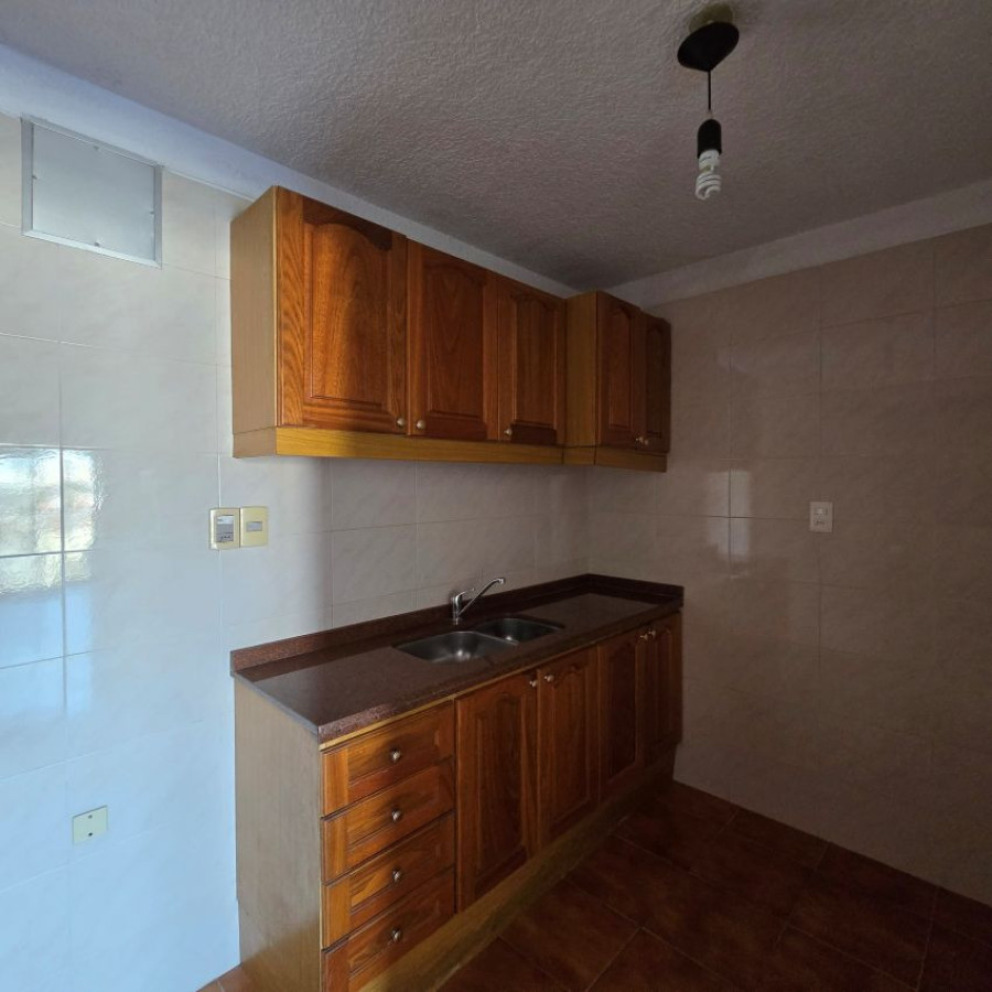 Apartamento ID.106 - Alquiler Monoambiente en Pocitos con cocina definida, balcón y opción garaje.