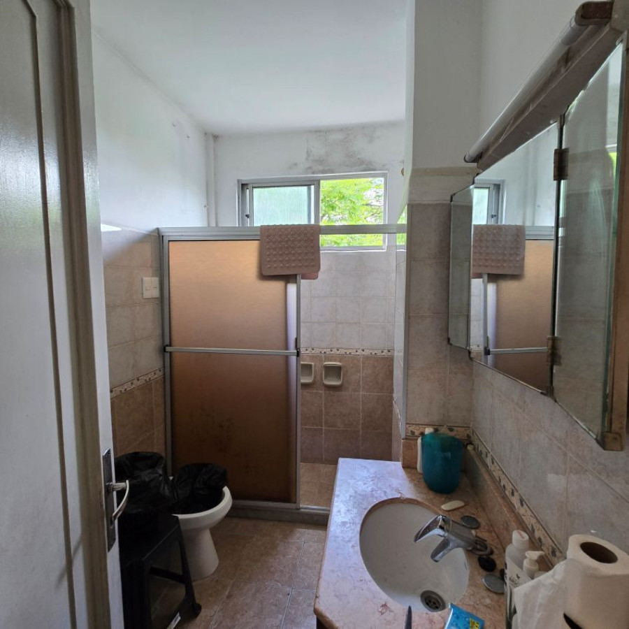 Apartamento ID.128 - Venta apartamento a reciclar Pocitos 3 dormitorios, 2 baños y garaje.
