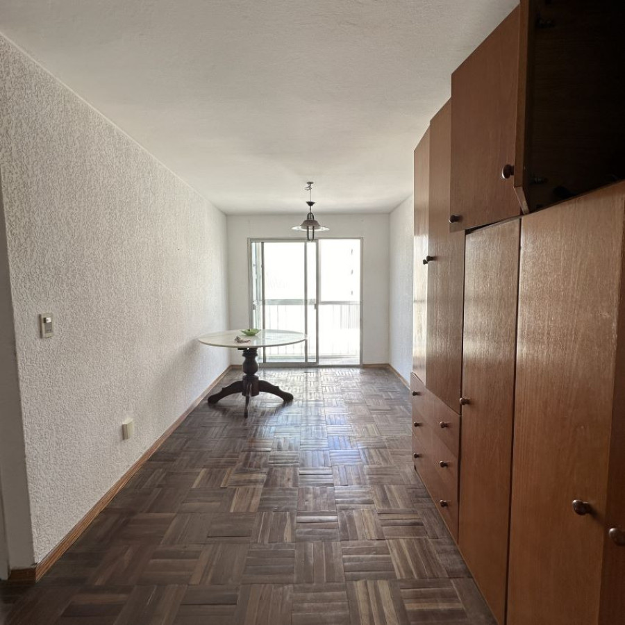 Apartamento ID.124 - Alquiler apartamento en Cordón 1 dormitorio y balcón.