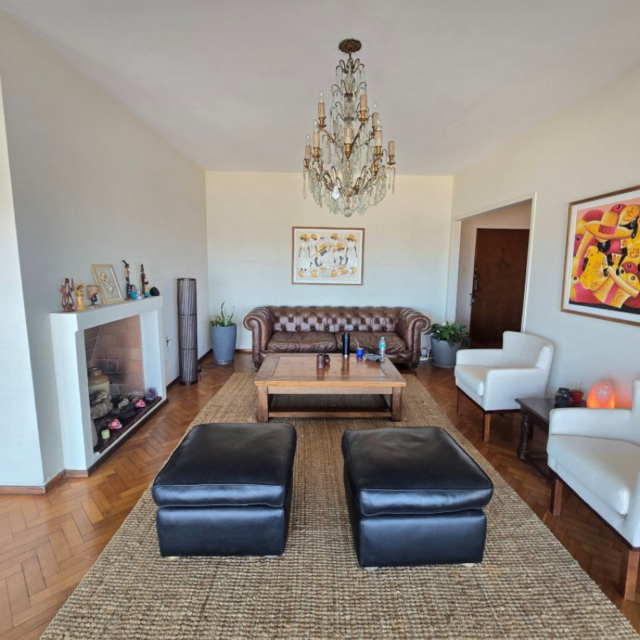 Apartamento ID.175 - Alquiler apartamento en Pocitos frente al mar, 3 dormitorios, 2 baños, servicio y garaje.