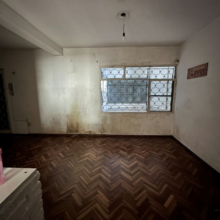 Apartamento ID.92 - A Alquilar Escritorio Oficina Local Consultorio Ciudad Vieja piso 1 con terraza al frente, gastos incl.